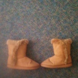 Brown winter boots